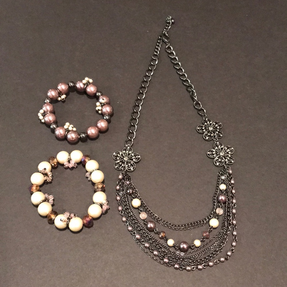 Bracelet and necklace set